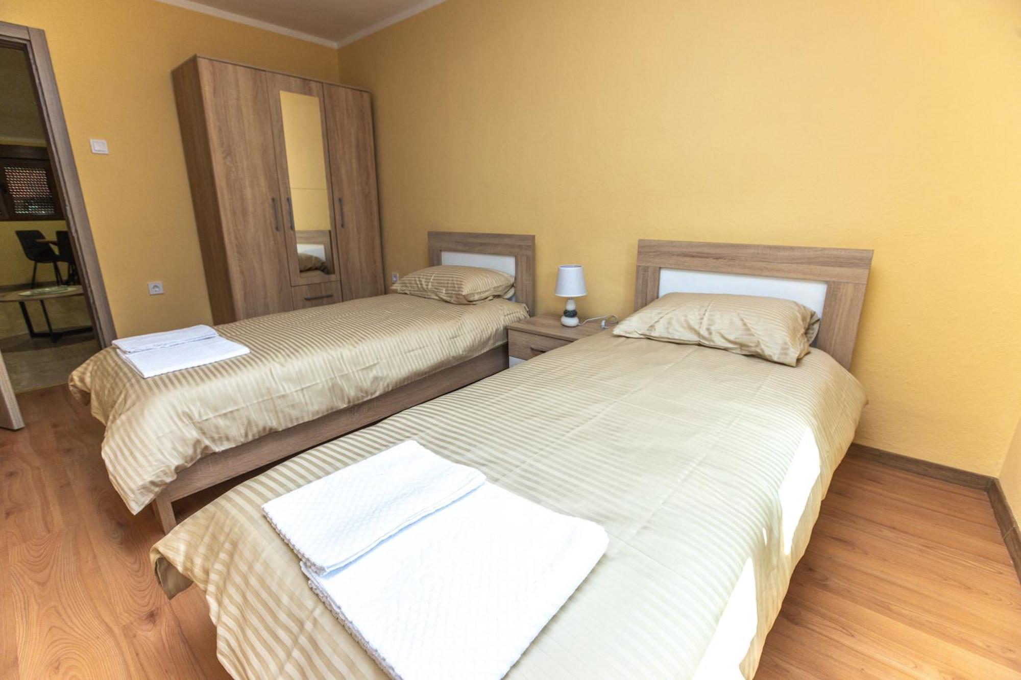 Apartmani Bulevar Cetinje Exterior photo