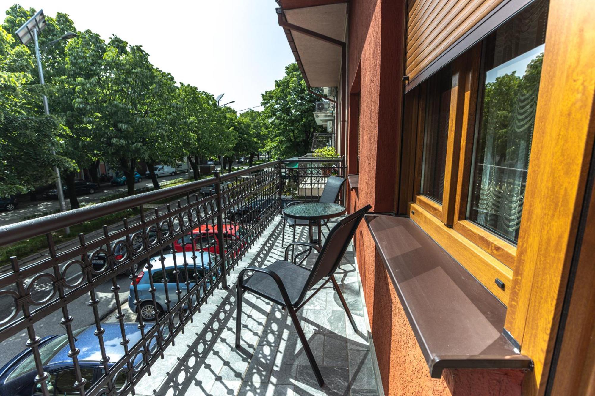 Apartmani Bulevar Cetinje Exterior photo