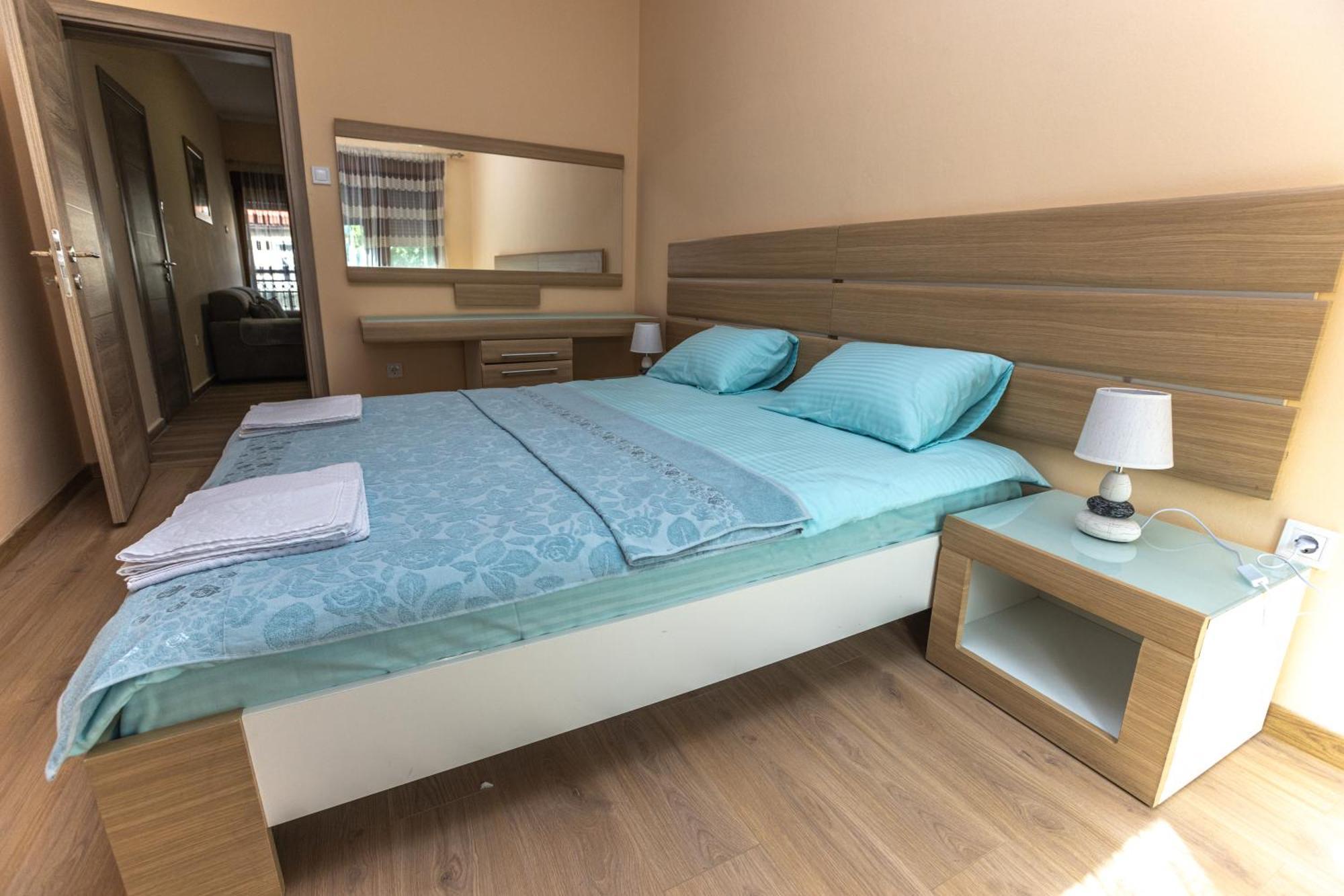 Apartmani Bulevar Cetinje Exterior photo