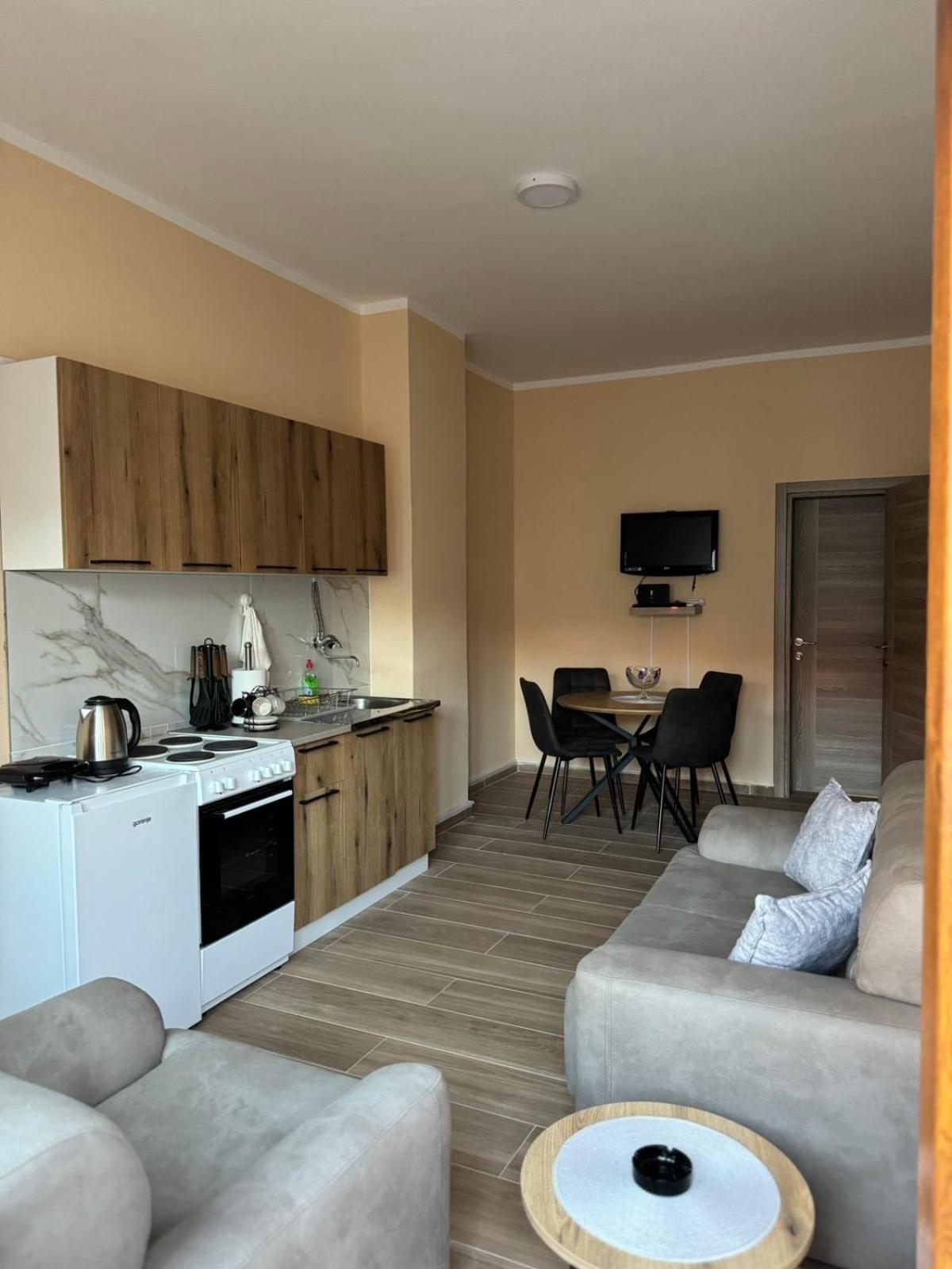 Apartmani Bulevar Cetinje Exterior photo