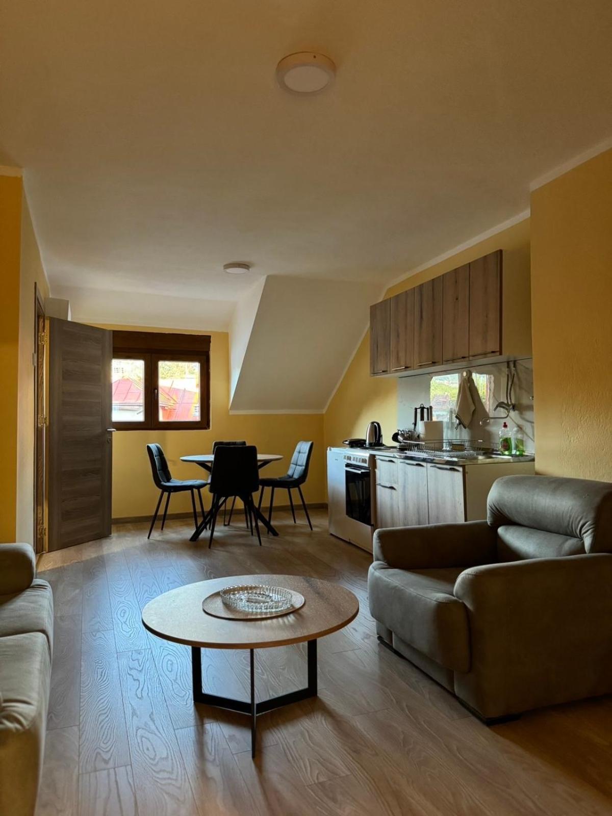 Apartmani Bulevar Cetinje Exterior photo