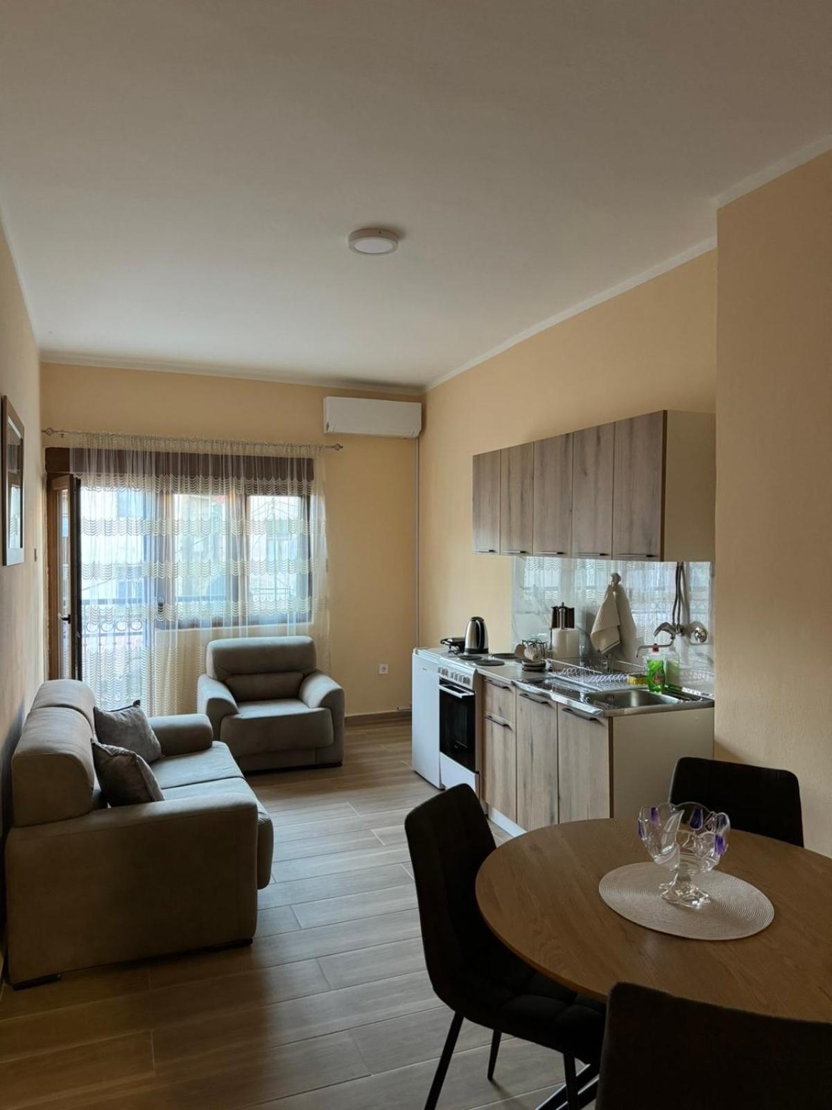 Apartmani Bulevar Cetinje Exterior photo