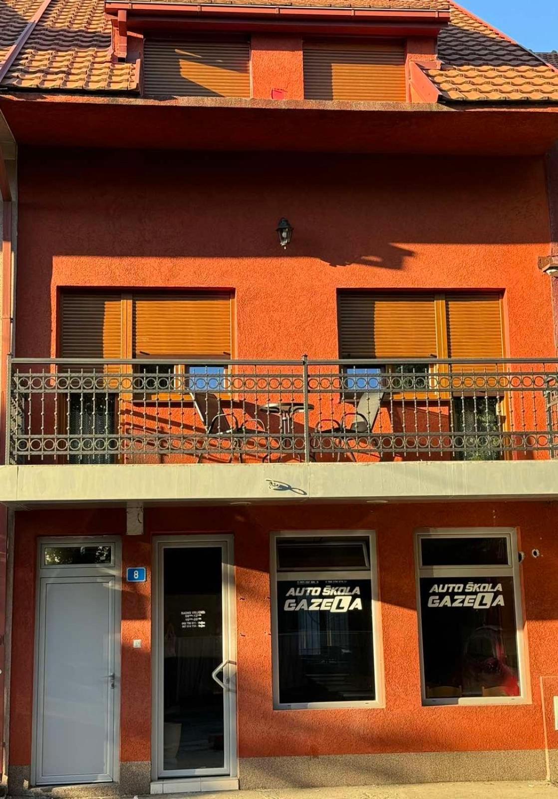 Apartmani Bulevar Cetinje Exterior photo